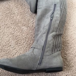 Gray boots. Size 8. Never worn.